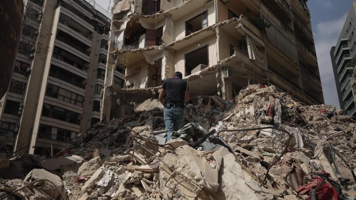 لبنان يبحث عن ناجين بعد ضربات جوية إسرائيلية في "الأربعاء الأسود"