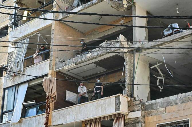 الجيش الإسرائيلي يتعهد بتكثيف عملياته في لبنان وسط تبادل للقصف مع حزب الله