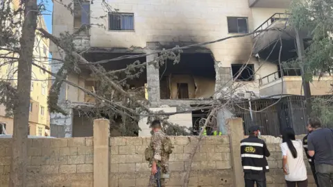 إسرائيل تشن ضربة جديدة على بيروت وتستهدف قياديًا عسكريًا إيرانيًا