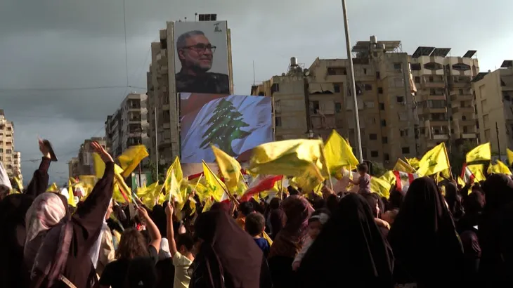 لبنان يحتفل بيوم التحرير وسط قصف إسرائيلي وعودة الاحتلال