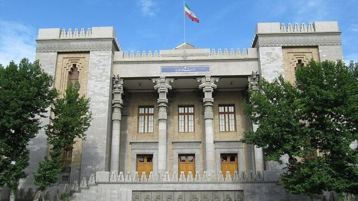 إيران تدين العقوبات الأمريكية على سفيرها ومسؤولين لبنانيين وتصفها بإثارة الفتنة