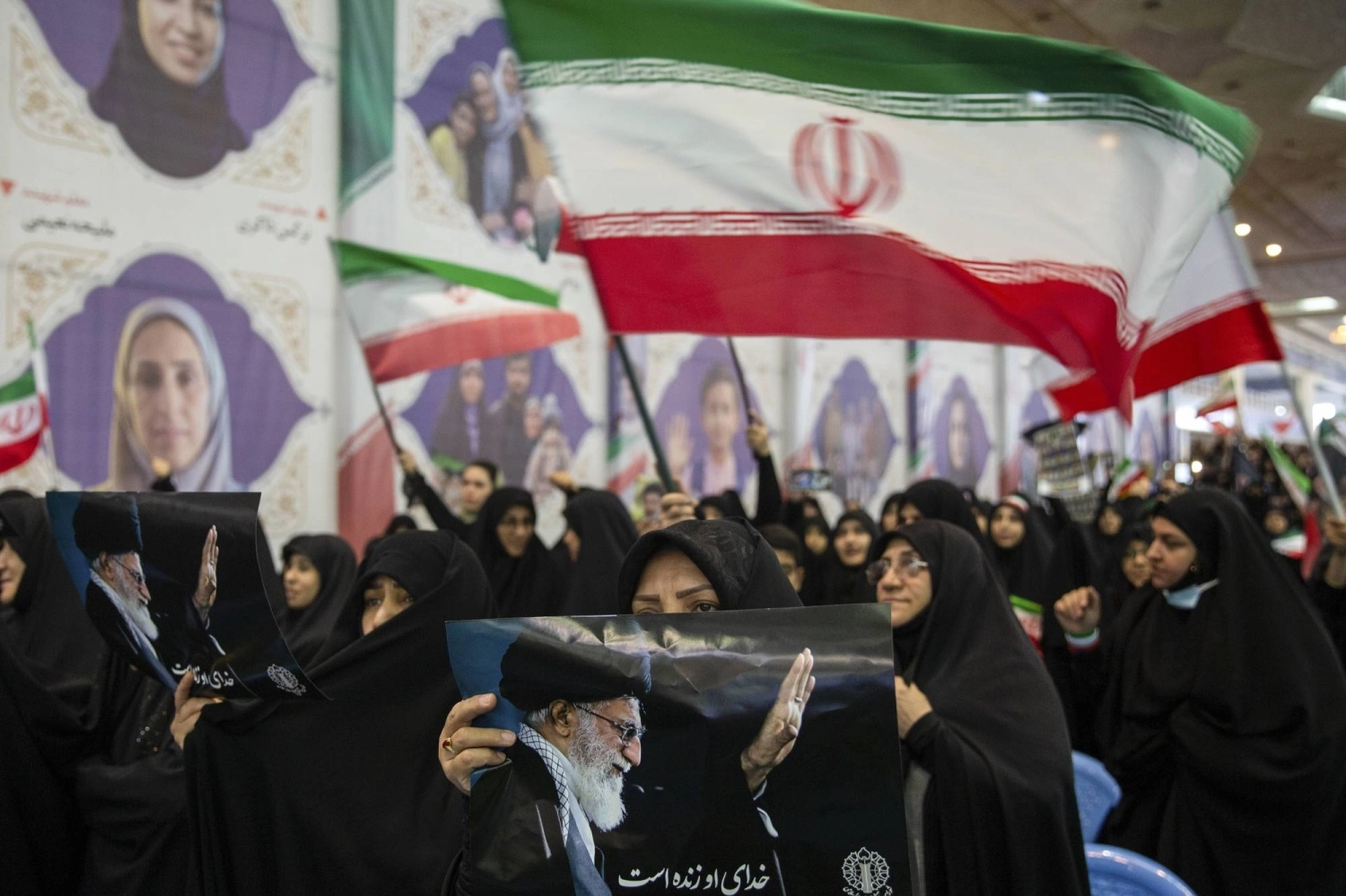 تصعيد عسكري أمريكي إسرائيلي في مضيق هرمز ولبنان وسط مفاوضات سلام مع إيران